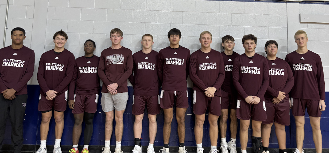 Boys basketball team gathers for team photo