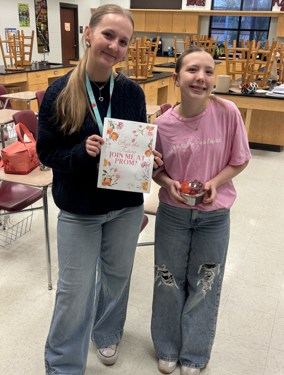 Olivia gives a PROM-posal to her friend Reese
